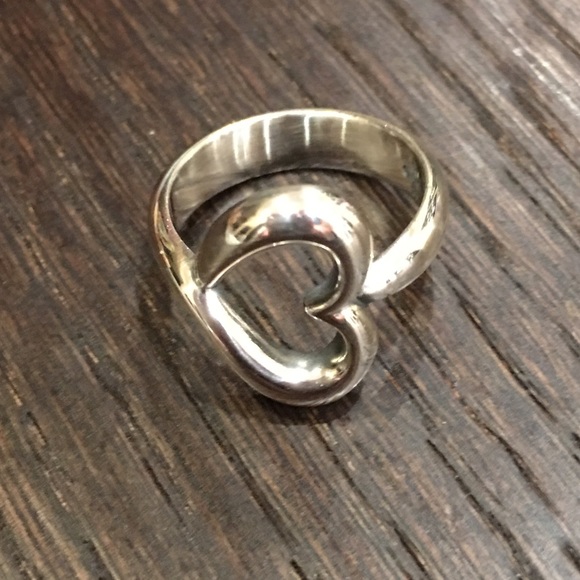 How to use a James Avery coupon James Avery began as a one man operation in when he mailed his first Christian jewelry catalog. The company was incorporated to James Avery .